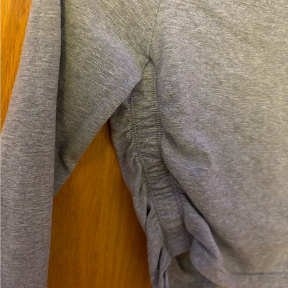 Grey Aritzia TNA long sleeve top - Picture 3 of 3